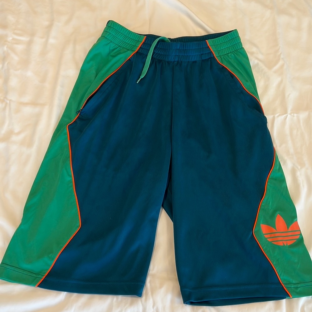 Adidas mens small basketball shorts